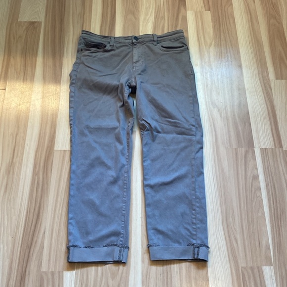 KUT FROM THE CLOTH, Amy Crop Straight Leg” pants, Color: Gray, Size: 12, frayed - Picture 4 of 11